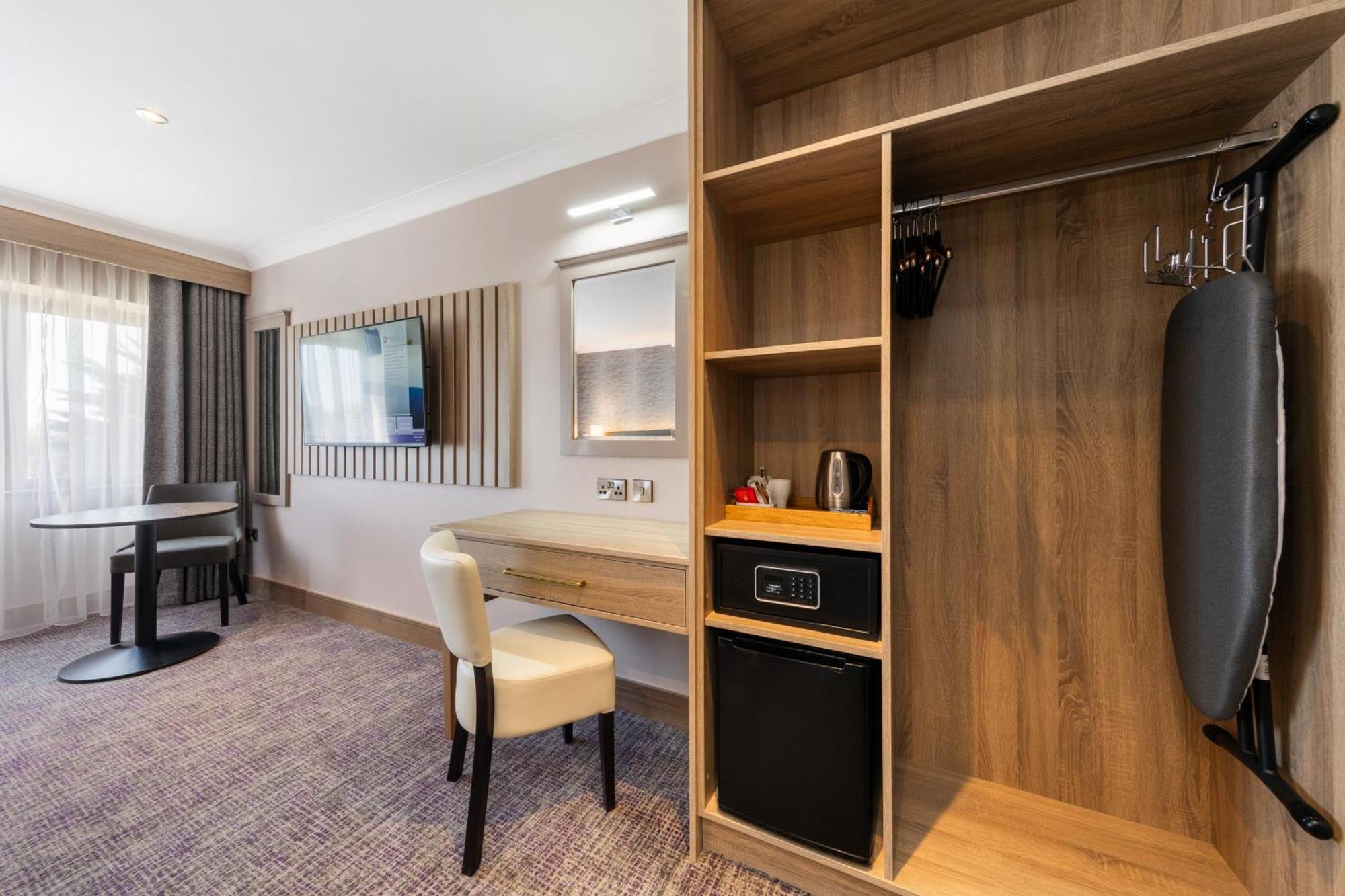 Rochestown Lodge Hotel Dun Laoghaire Eksteriør bilde