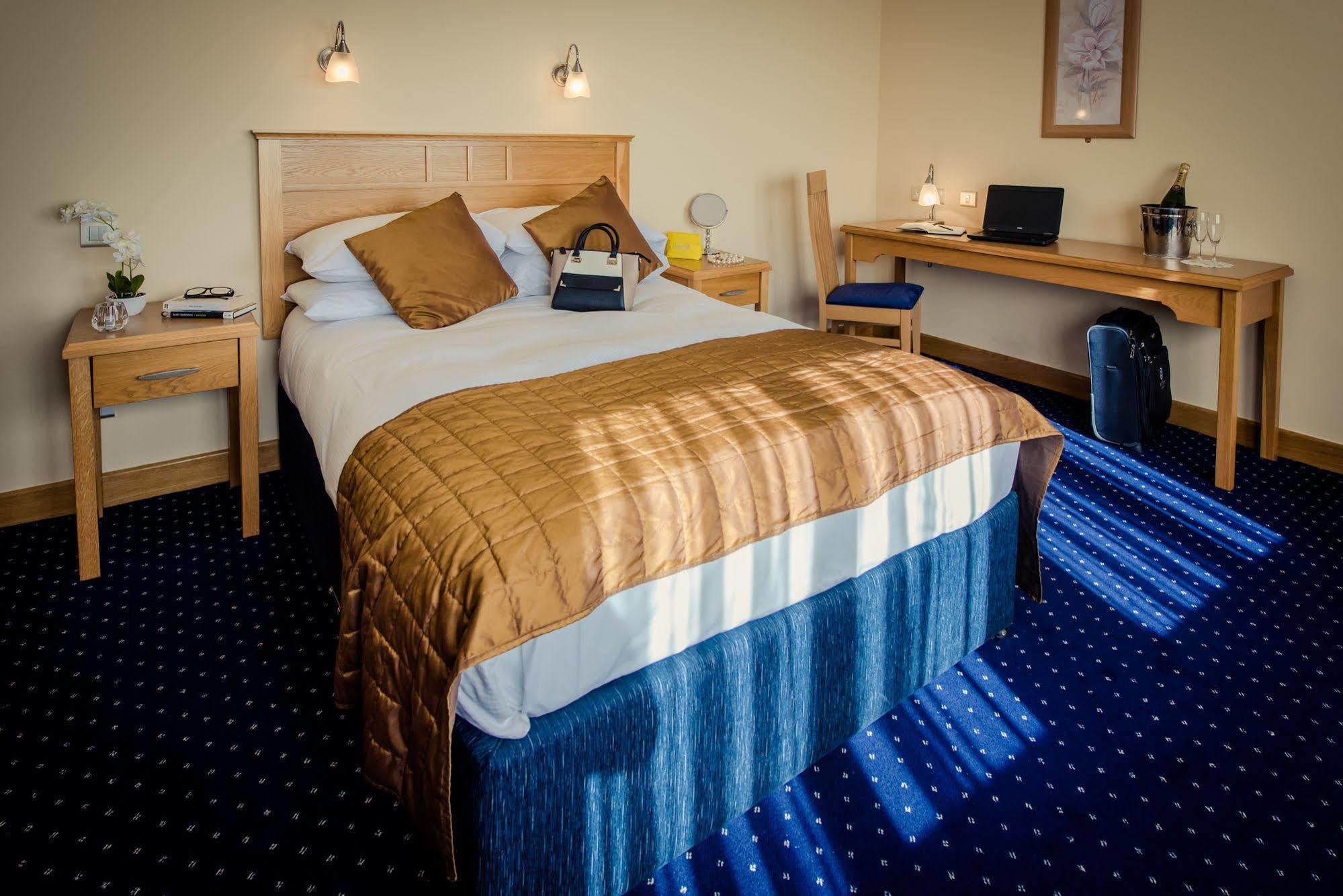 Rochestown Lodge Hotel Dun Laoghaire Eksteriør bilde
